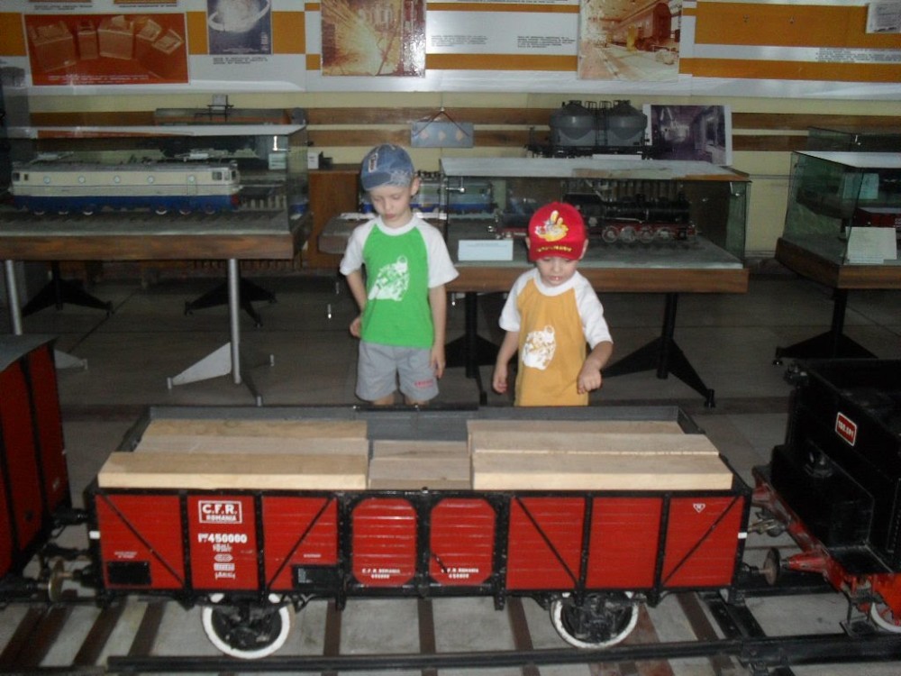 “Cu antren, de la roata pan’ la tren!” la Muzeul C.F.R.
